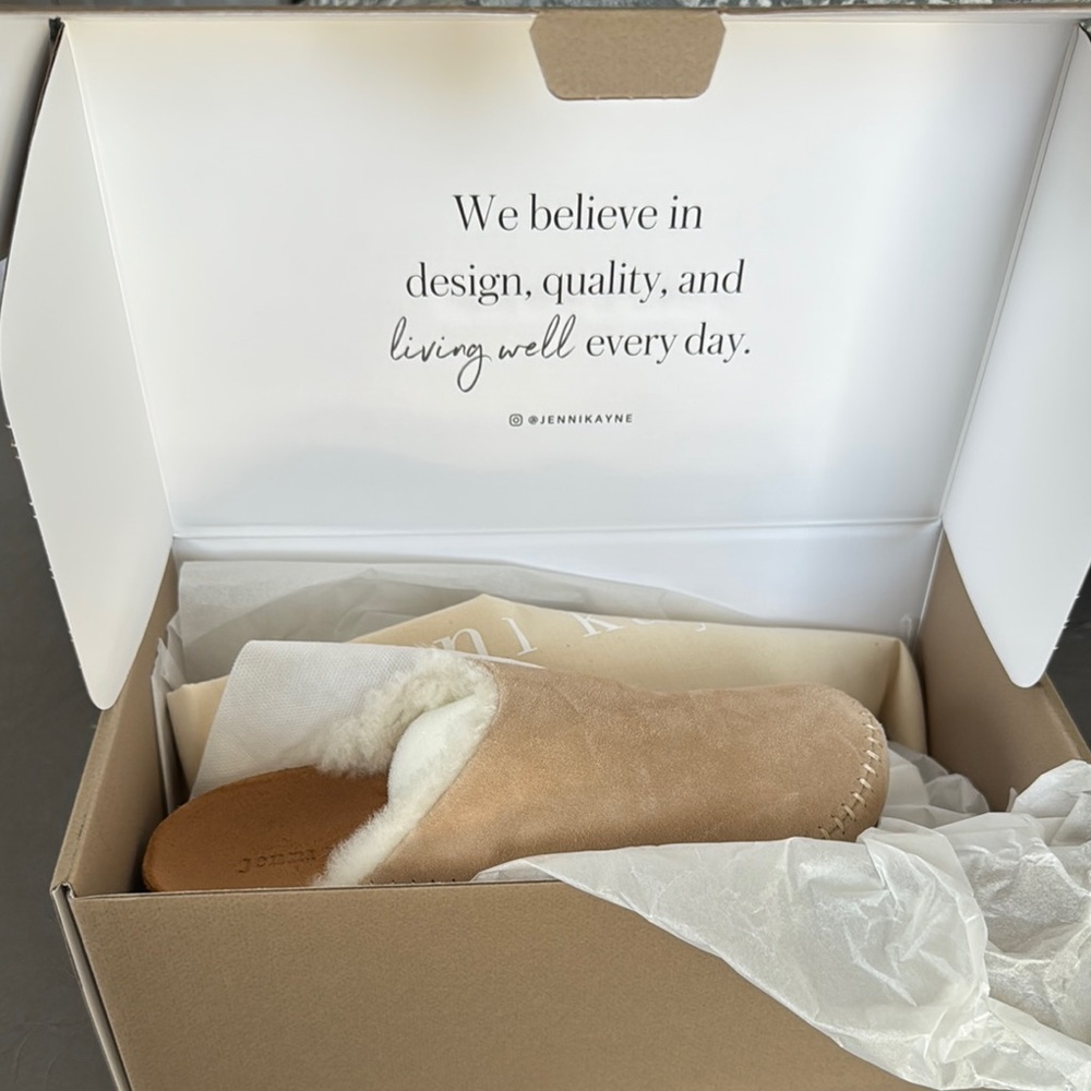 Jenni Kayne Tan Suede Slippers with White Lining NWTs! Sz 37